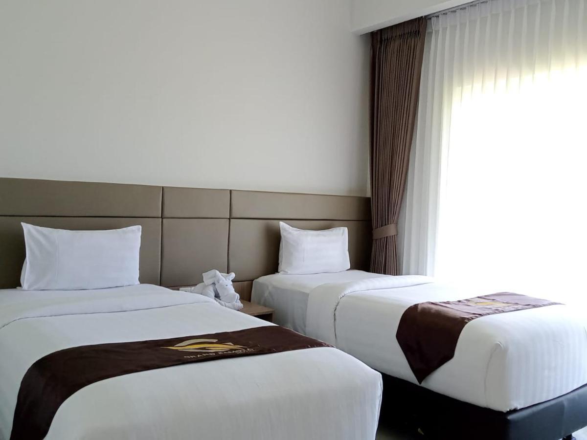 Grand Samota Hotel Sumbawa Exterior photo