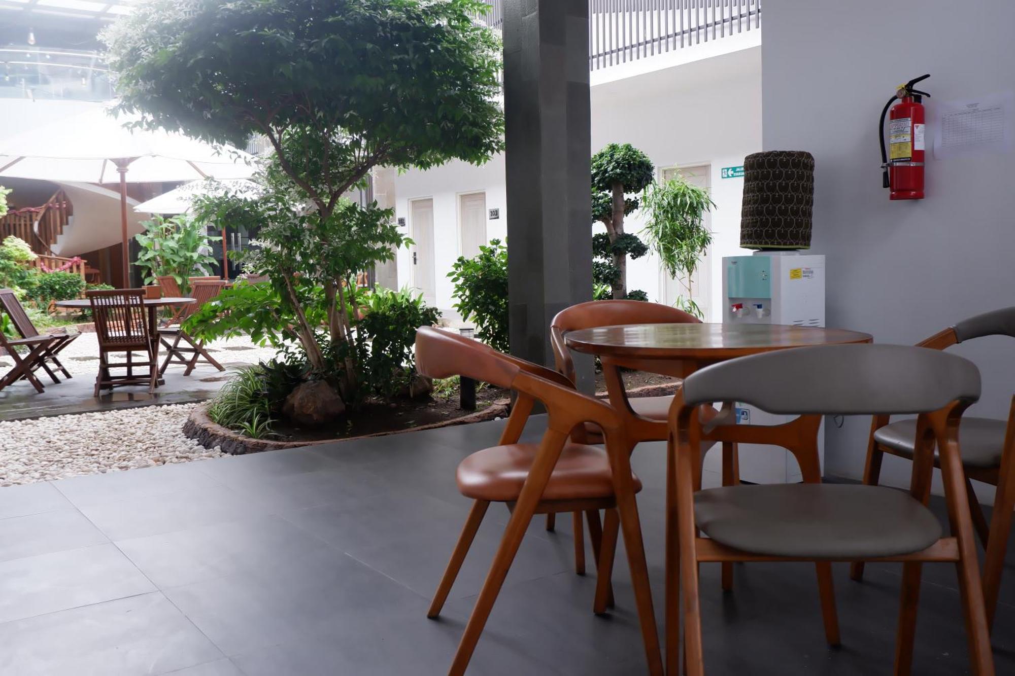 Grand Samota Hotel Sumbawa Exterior photo