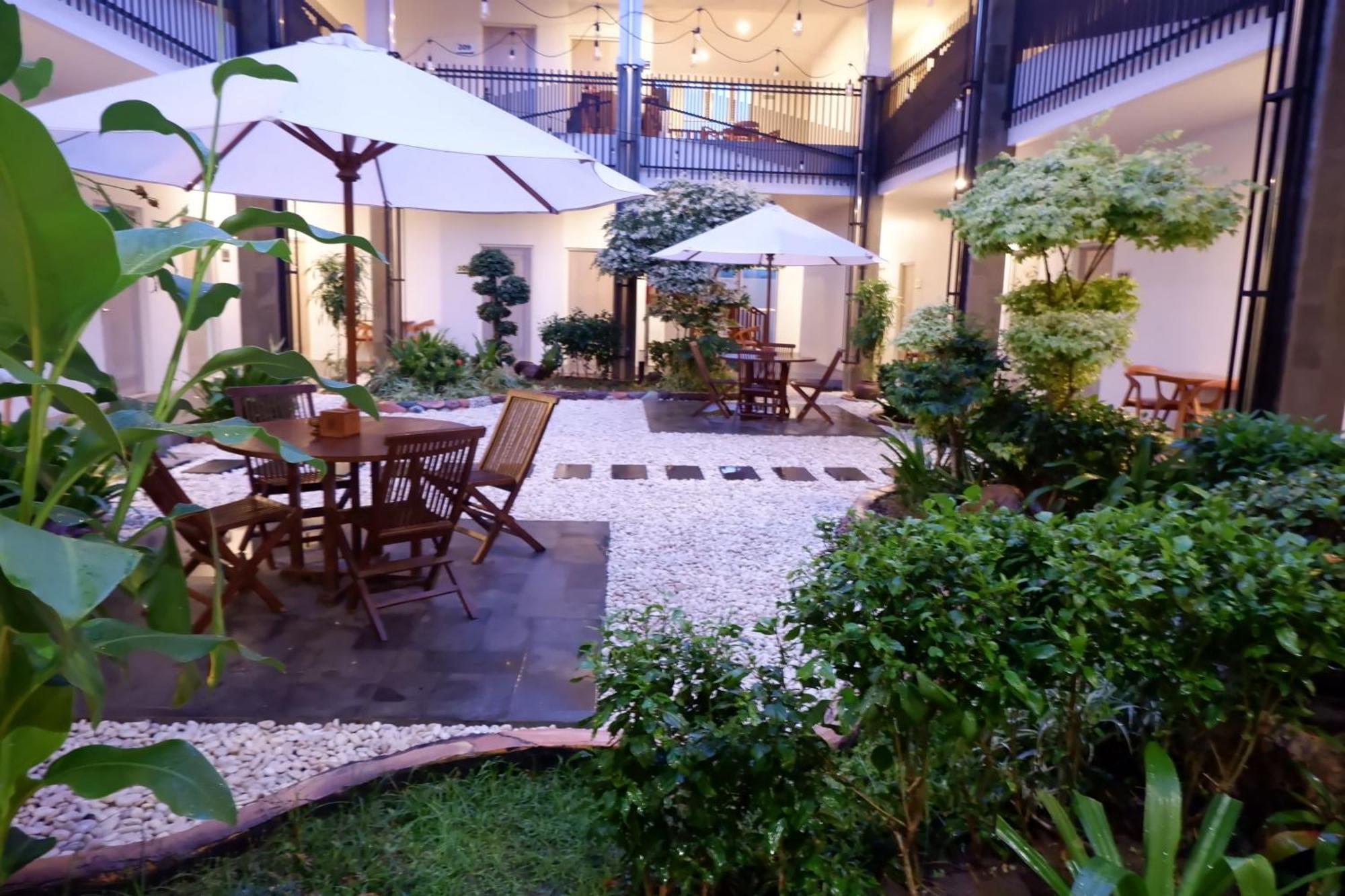 Grand Samota Hotel Sumbawa Exterior photo