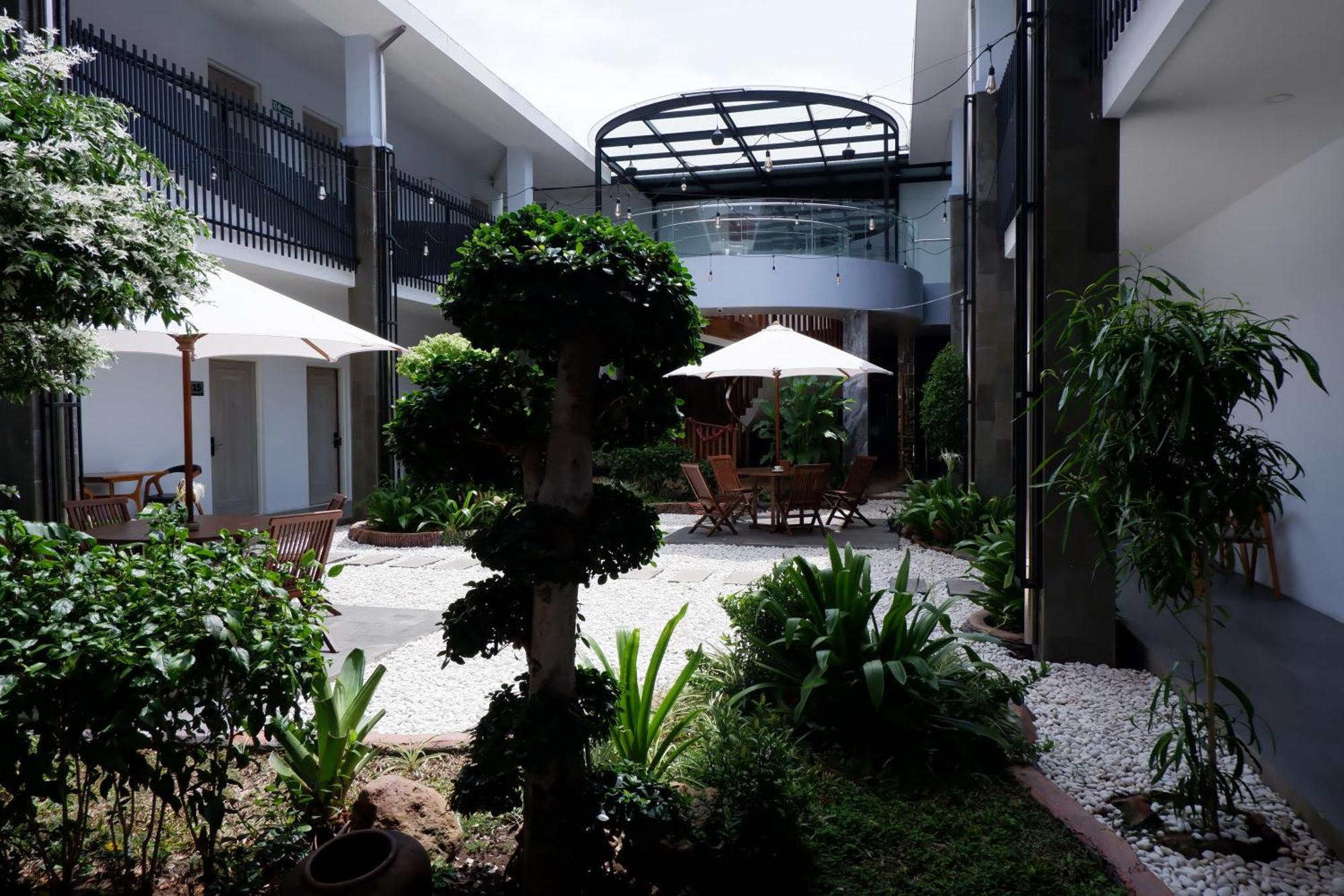Grand Samota Hotel Sumbawa Exterior photo