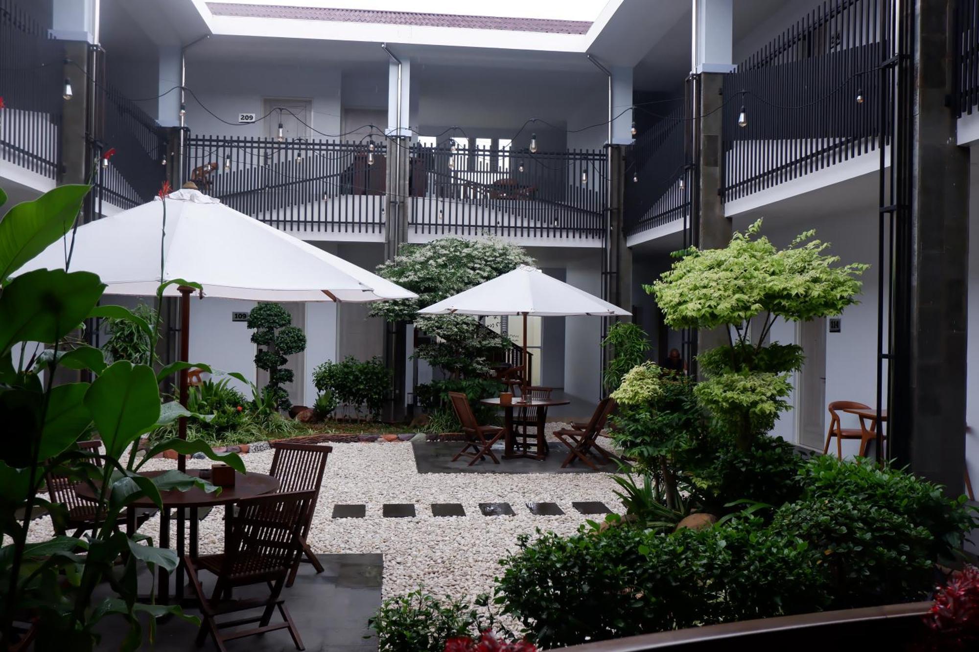 Grand Samota Hotel Sumbawa Exterior photo